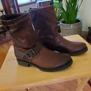 Frye Boots Size 7 Brown